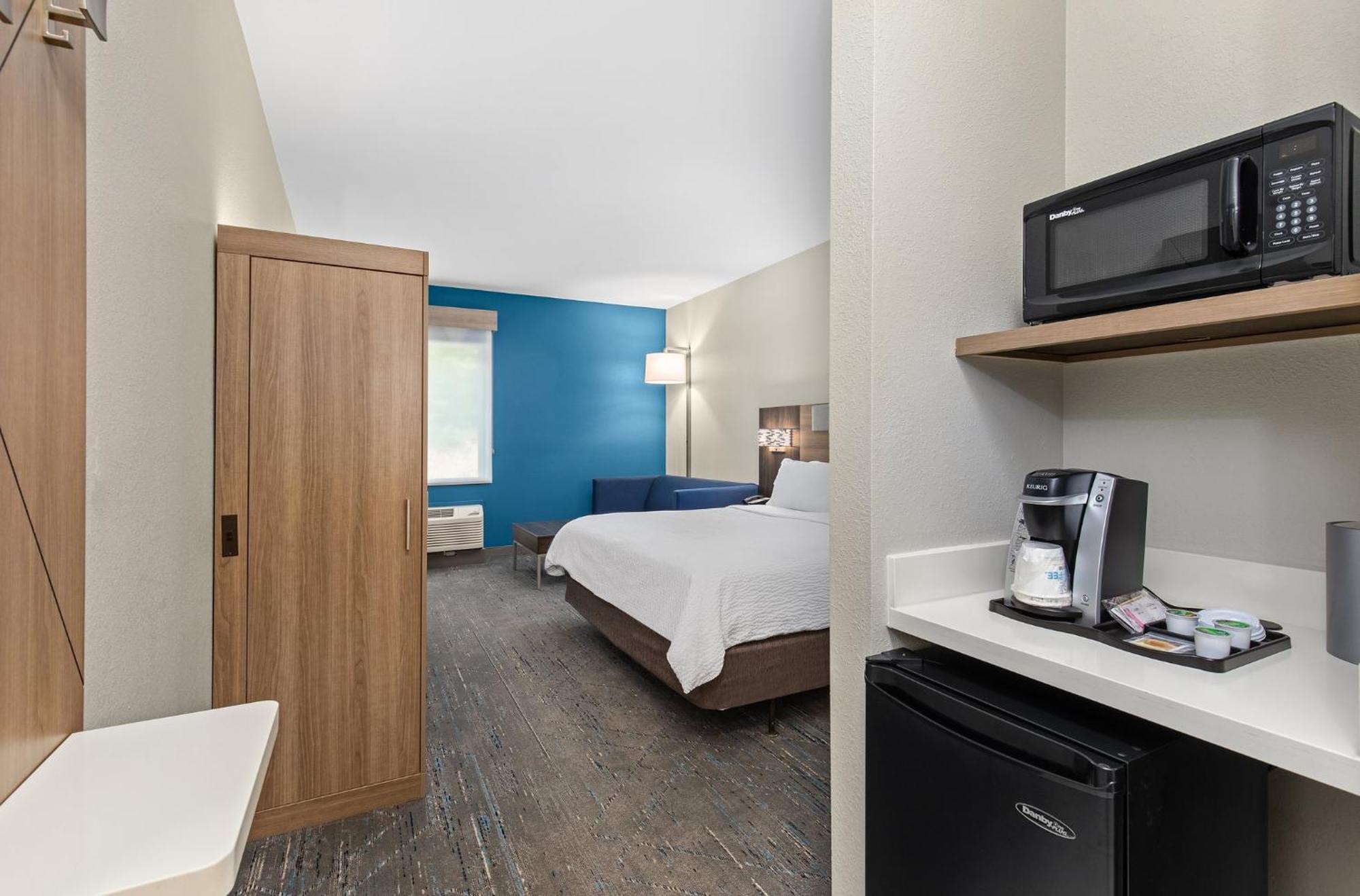 Holiday Inn Express Hurricane Mills Waverly By Ihg Exterior photo