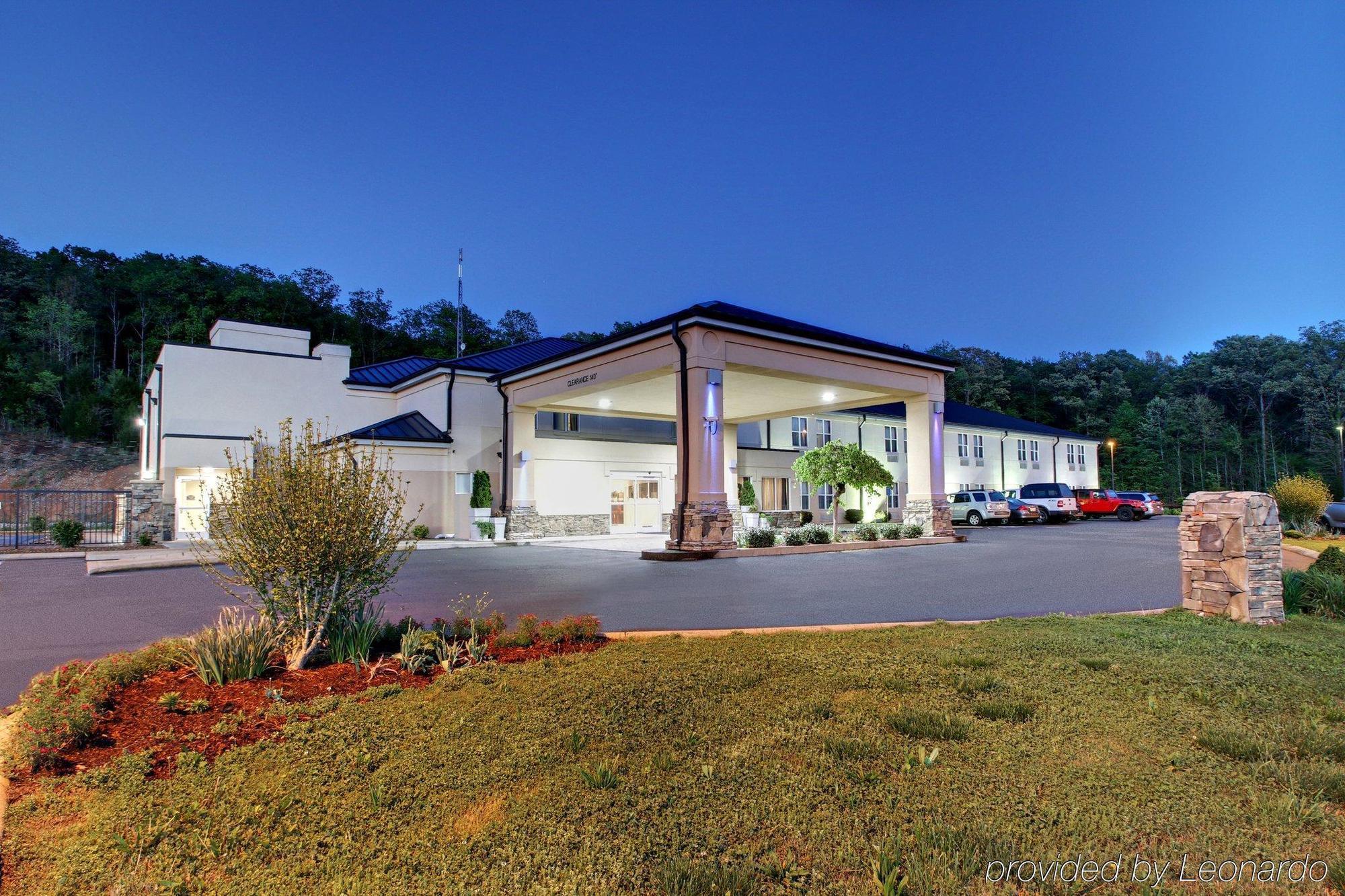 Holiday Inn Express Hurricane Mills Waverly By Ihg Exterior photo