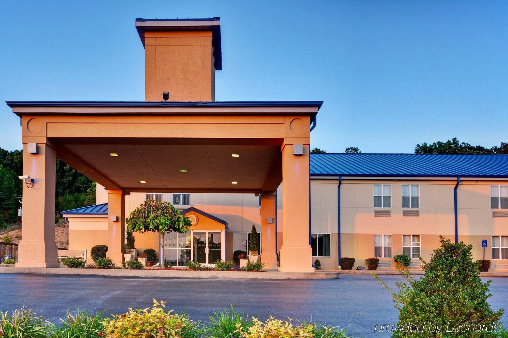 Holiday Inn Express Hurricane Mills Waverly By Ihg Exterior photo