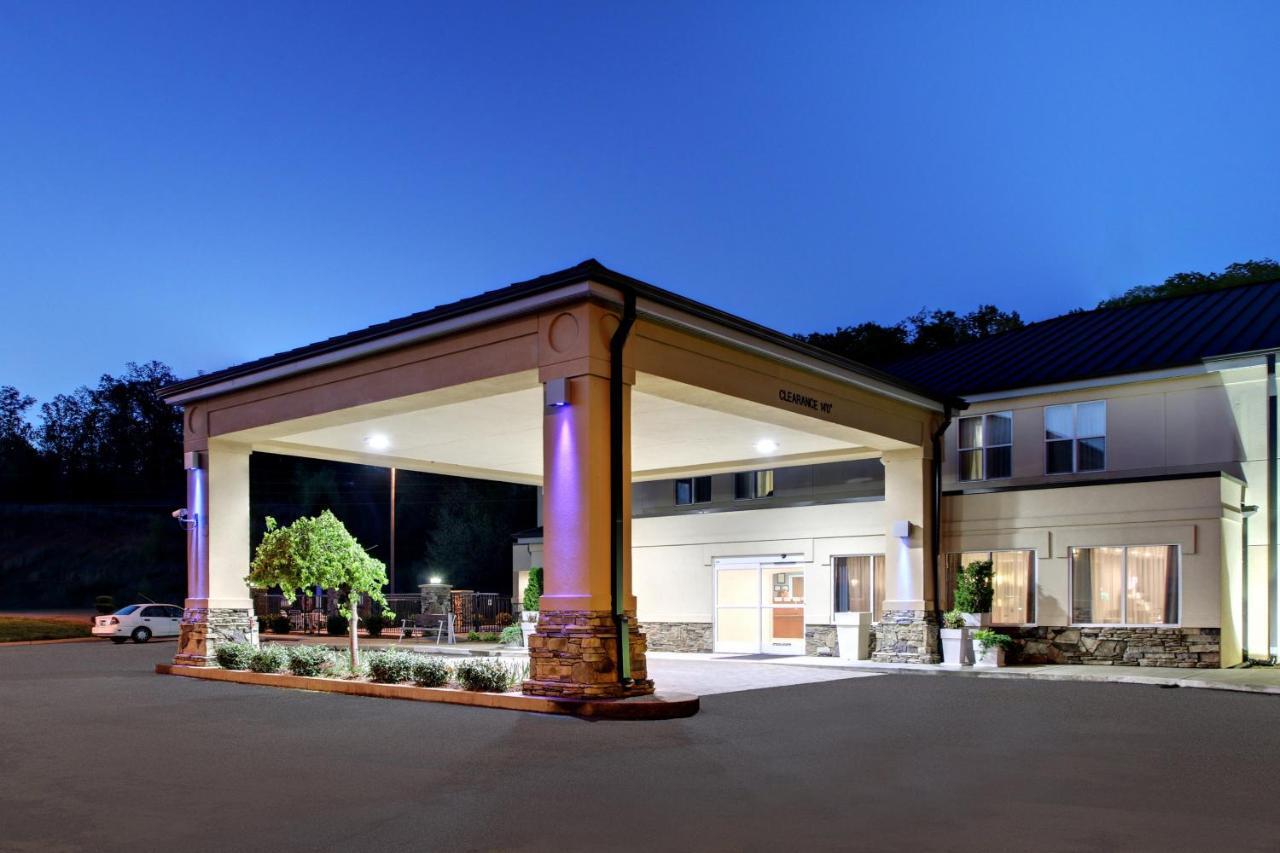 Holiday Inn Express Hurricane Mills Waverly By Ihg Exterior photo