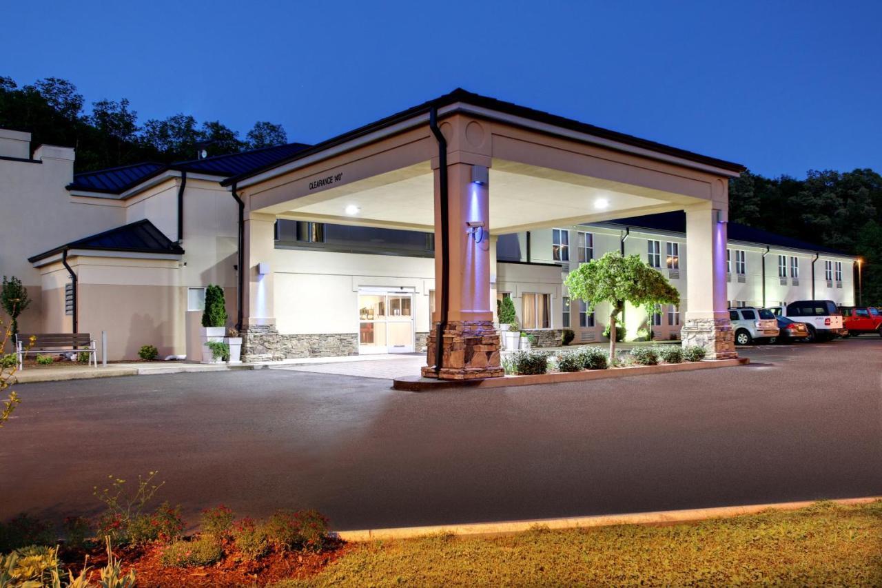 Holiday Inn Express Hurricane Mills Waverly By Ihg Exterior photo